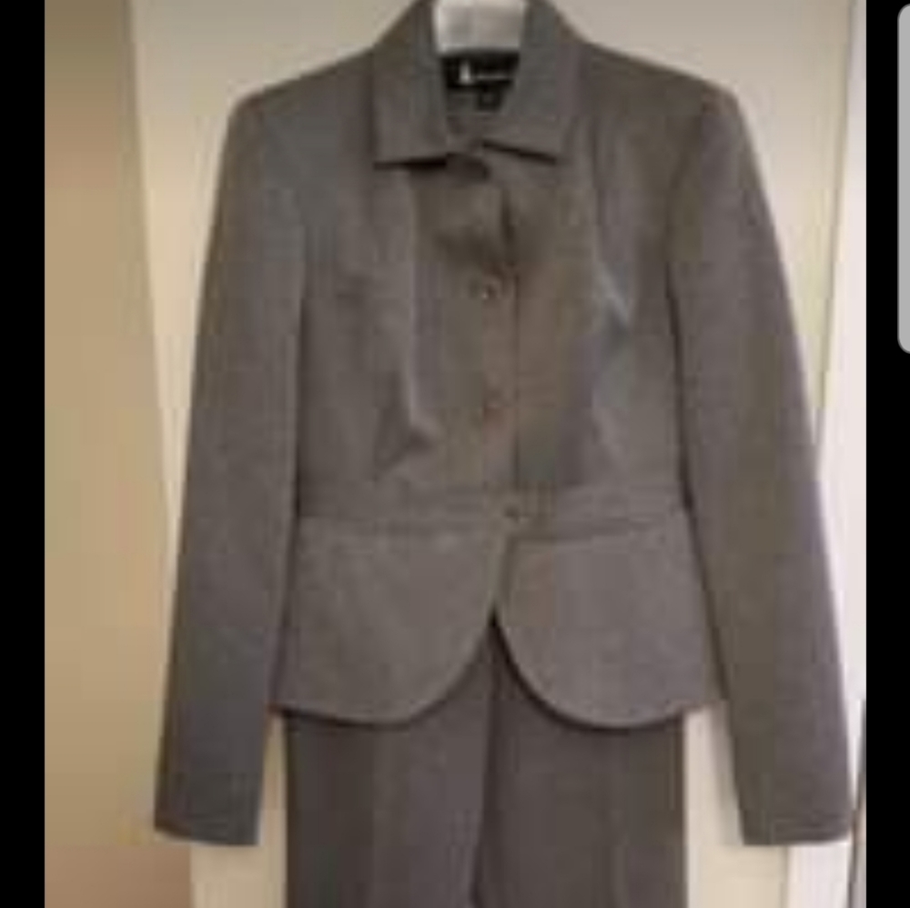 Juniors suit size 4